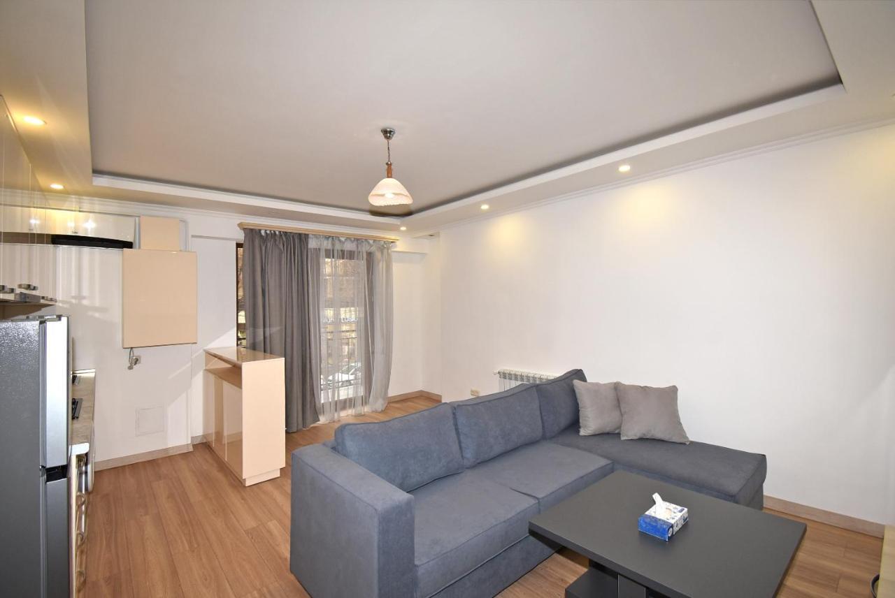19Tumanyan Excellent Apartment In The Centre Of Capital Єреван Екстер'єр фото